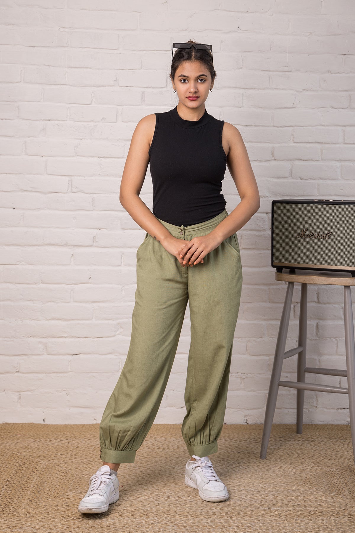 Linen Blend Jogger Style Pant in Olive