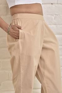 Beige stretchable pants with elastic