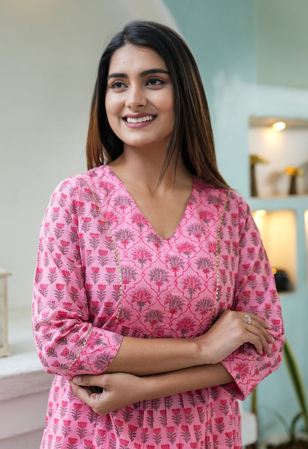 Pink Sanganeri Floral Buti Kurta with Gota